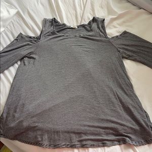 Shoulderless long sleeve top